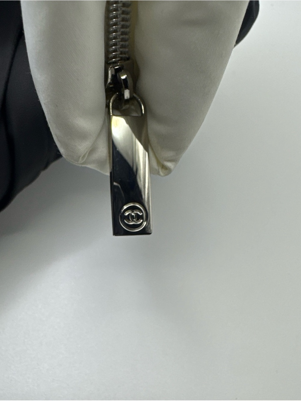 CHANEL White Essentiel Précision Cosmetic Pouch - White with Silver Trim - Picture 9 of 11